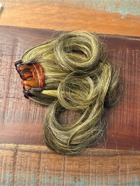 Clip-In Ponytail with Amber Claw Clip — Blonde with Dark Highlights 10 inch